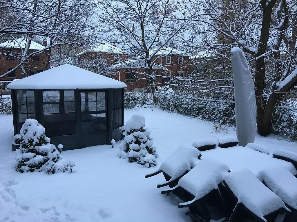 Oasis In Midtown Toronto Apartment Homestay