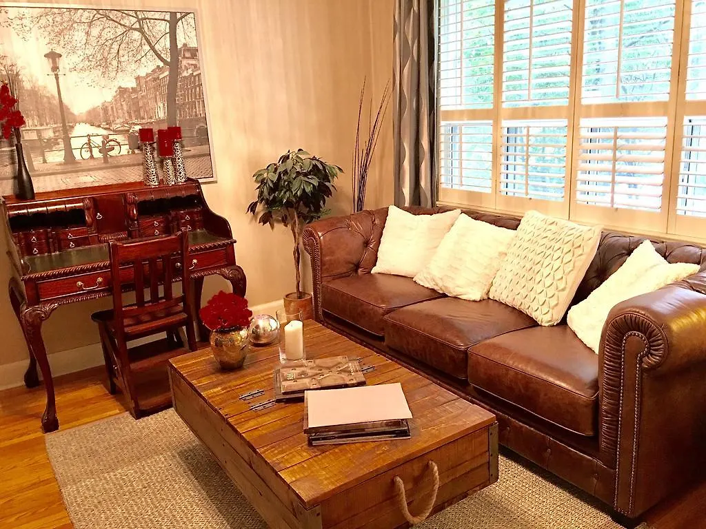 Oasis In Midtown Toronto Apartment