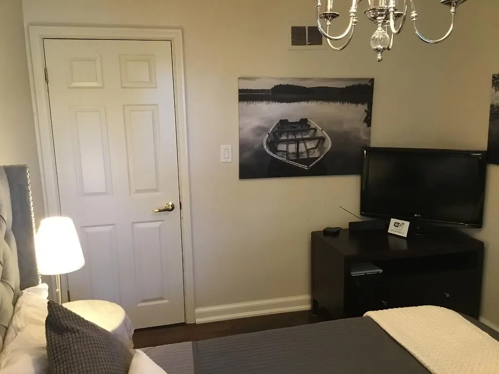 Oasis In Midtown Toronto Apartment Homestay