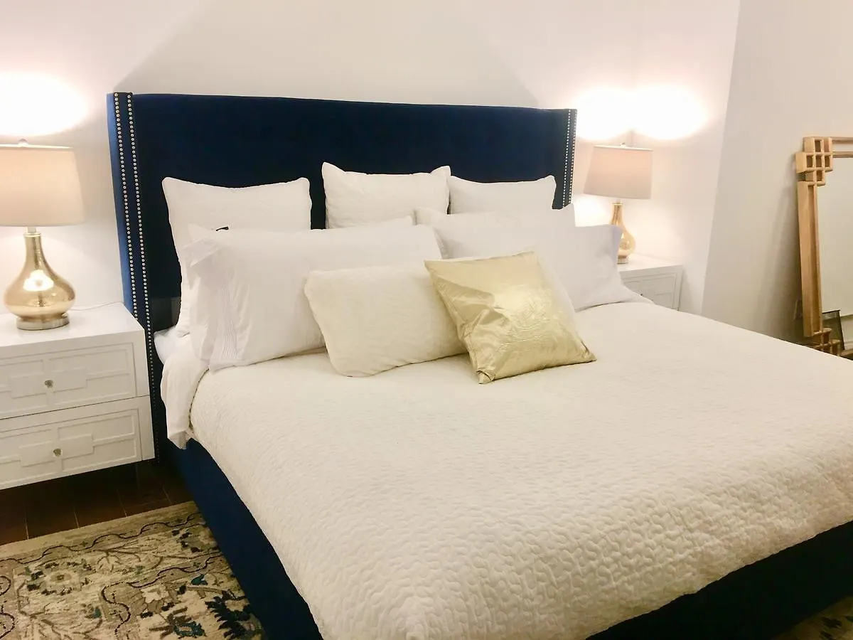 Oasis In Midtown Toronto Apartment 0*,  Canada