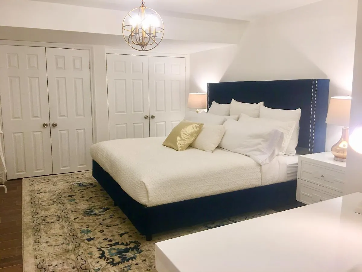Oasis In Midtown Toronto Apartment Homestay