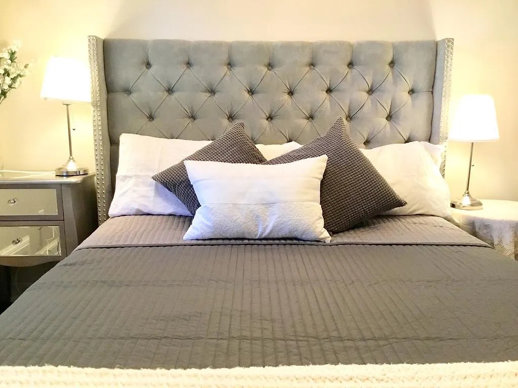 Oasis In Midtown Toronto Apartment
